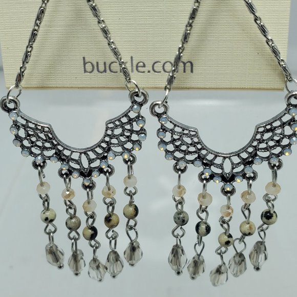 BKE fish hook silver pear-shape filigree chandelier earring - Picture 7 of 7